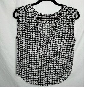 Oat & Fawn Womens Sz XS Black White Elephant Print Sleeveless‎ Henley Blouse Top